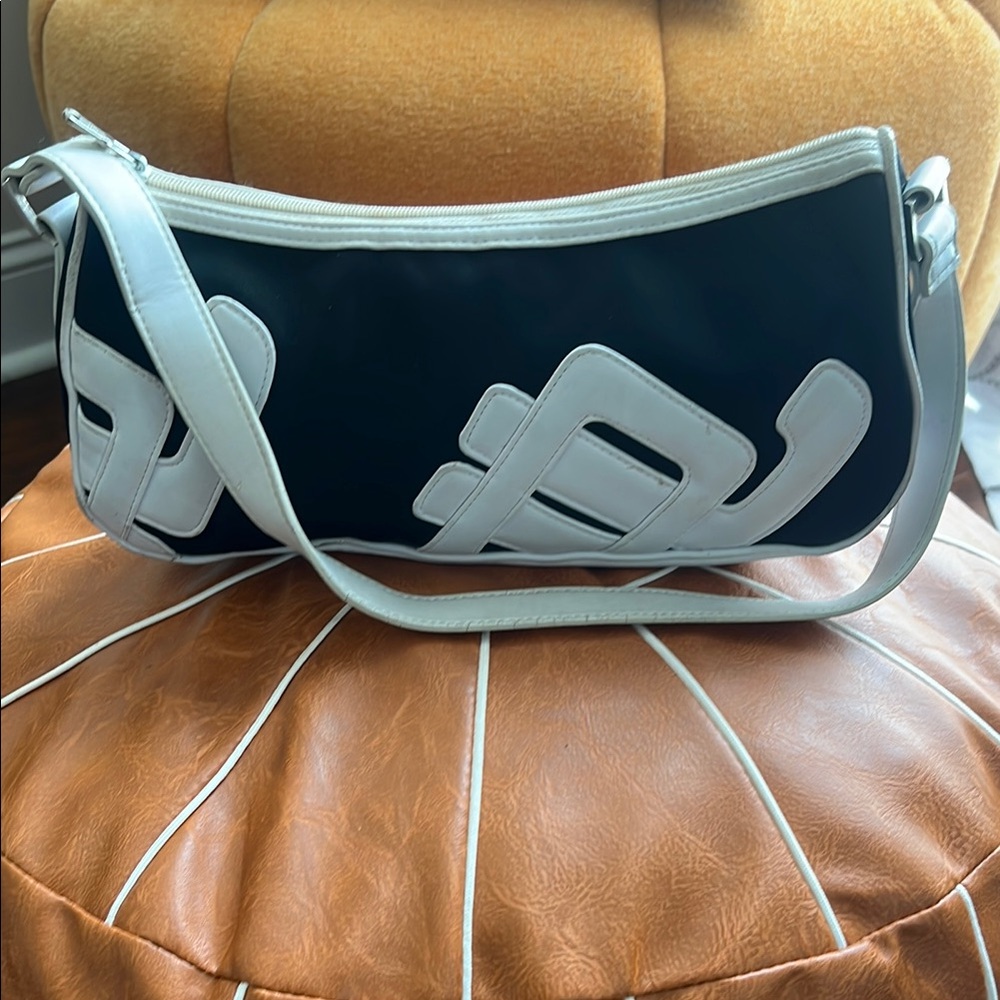 Jennifer Lopez Black and White Shoulder Bag with Sleek Design